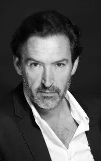 영화배우인 히네스 가르시아 밀란의 대표 이미지