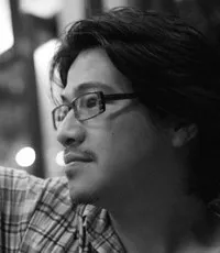 감독인 무사딕 슐레이만의 대표 이미지