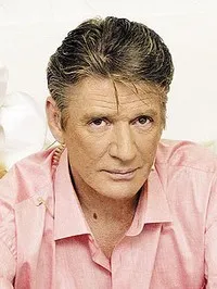 배우인 알렉산드르 압둘로브의 대표 이미지