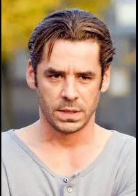 배우인 토비아스 오에르텔의 대표 이미지