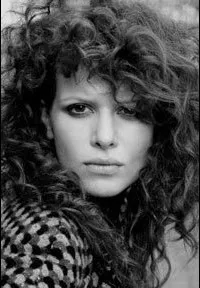 배우인 캐롤리나 그루즈카의 대표 이미지