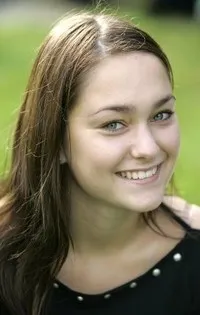 배우인 멜로디 클라버의 대표 이미지