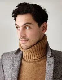 배우인 앤드류 하우리의 대표 이미지