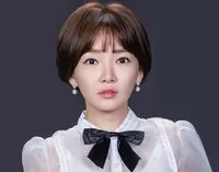 영화배우, 화가인 윤송아의 대표 이미지