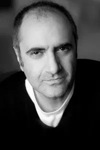 배우인 호아퀸 클리멘트의 대표 이미지