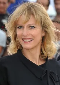 영화배우인 카린 비아르의 대표 이미지