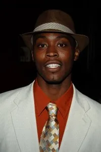 배우인 투론 코피 알레인의 대표 이미지