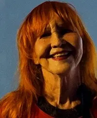 배우, 감독, 각본인 헬레나 이그네즈의 대표 이미지