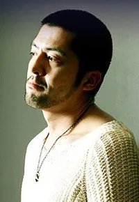 배우인 야나카 아츠시의 대표 이미지