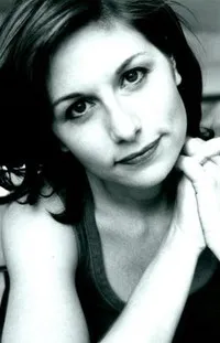 배우인 티사 오버조노이스의 대표 이미지