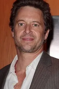 배우인 크리스토퍼 리델의 대표 이미지