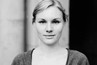 배우인 로살리 토마스의 대표 이미지