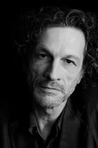 배우인 다니엘 파네고의 대표 이미지