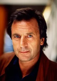 배우인 클라우스 벤네만의 대표 이미지