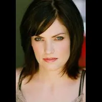 배우인 질 베네트의 대표 이미지