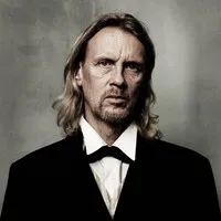 영화배우인 토르스텐 보게스의 대표 이미지