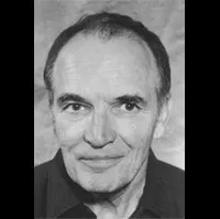 배우인 톰 바우어의 대표 이미지