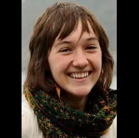 배우인 줄리 소콜로브스키의 대표 이미지