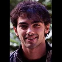 배우인 프리모 레지아니의 대표 이미지