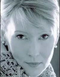 배우인 올가 데미도바의 대표 이미지