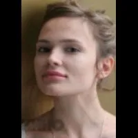 배우인 다르야 차루샤의 대표 이미지