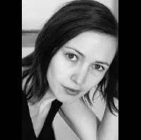 배우인 페트로넬라 바커의 대표 이미지