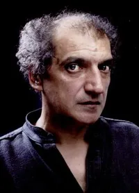 배우인 산두 미하이 그루이아의 대표 이미지