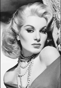 배우인 벨린다 리의 대표 이미지