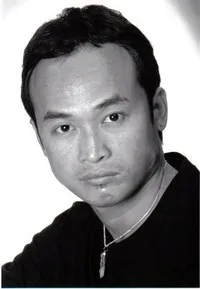 배우인 제이슨 닌 카오의 대표 이미지