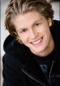 배우인 앤드류 프란시스의 대표 이미지