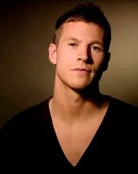 배우인 채드 마이클 콜린스의 대표 이미지