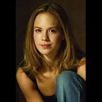 배우인 알리사 지글러의 대표 이미지