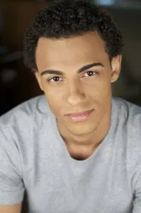 배우인 실베스트 라수크의 대표 이미지