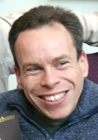 영화배우인 워릭 데이비스의 대표 이미지