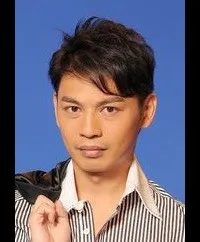 배우, 감독인 아켄의 대표 이미지