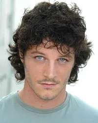 배우인 안드레아 보스카의 대표 이미지