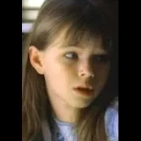 배우인 스테파니 패튼의 대표 이미지