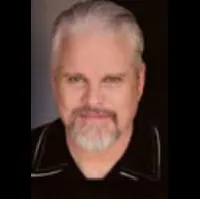 배우, 감독인 브라이언 랠리의 대표 이미지