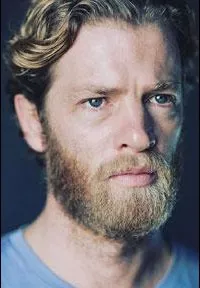 영화배우인 제퍼슨 홀의 대표 이미지