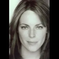 배우인 조 본-테일러의 대표 이미지