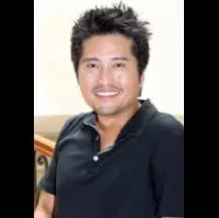 배우인 빈스 K. 쉰의 대표 이미지