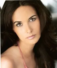 배우인 크리스틴 차텔라인의 대표 이미지