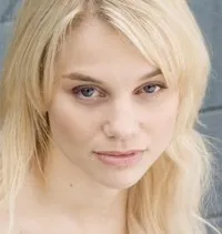 배우인 리사 워린더의 대표 이미지