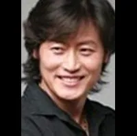 뮤지컬배우인 크리스 조의 대표 이미지