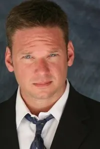 영화배우인 톰 키에슈의 대표 이미지