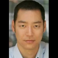 배우인 토니 리의 대표 이미지
