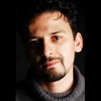 각본, 감독, 배우인 칼레드 베나이사의 대표 이미지