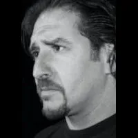 배우인 히쳄 메스바의 대표 이미지