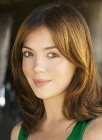 영화배우인 엠마 렁의 대표 이미지