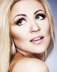 배우인 라그닐더 스테이뉜 욘스도티르의 대표 이미지